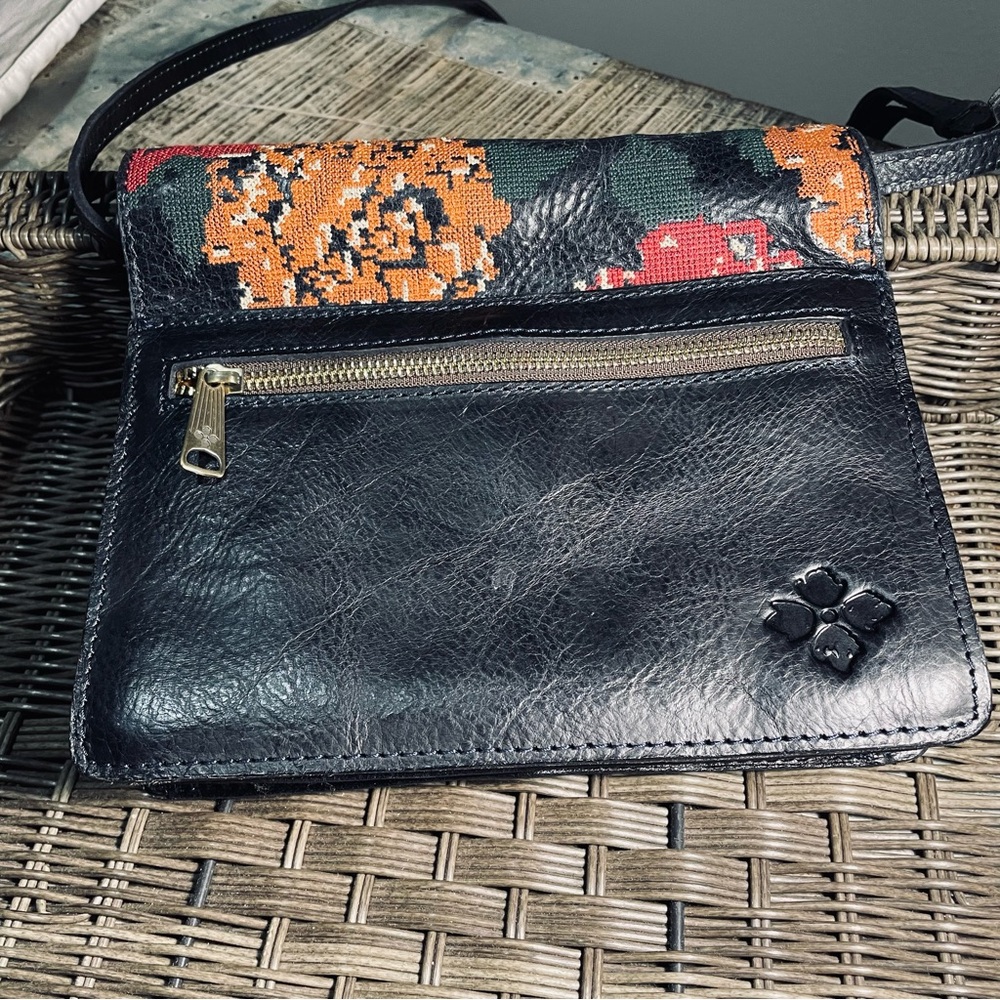 Patricia Nash Lanza Crossbody Organizer Tapastry Cross Stitch Pattern - Picture 4 of 8
